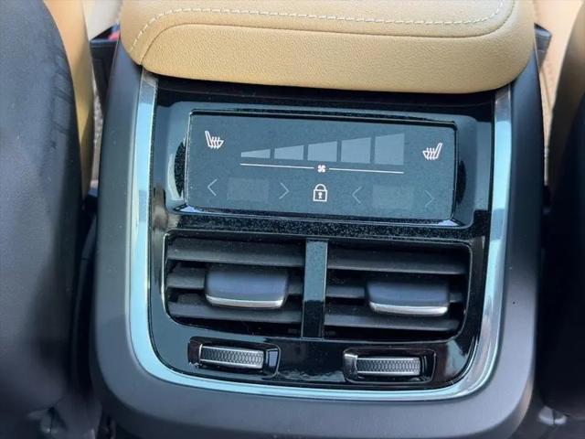 2023 Volvo XC60 B5 Ultimate Bright Theme