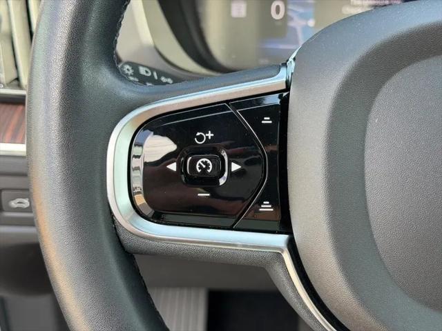 2023 Volvo XC60 B5 Ultimate Bright Theme