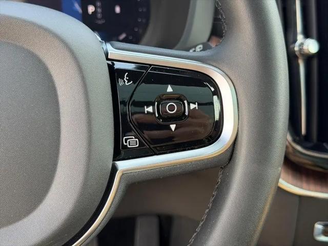 2023 Volvo XC60 B5 Ultimate Bright Theme