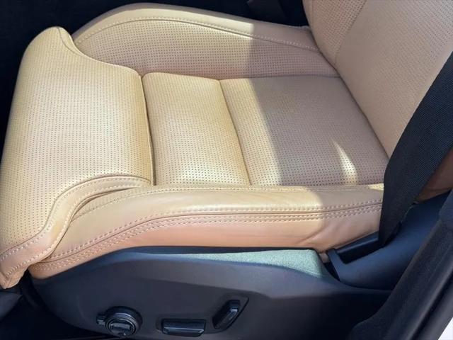 2023 Volvo XC60 B5 Ultimate Bright Theme
