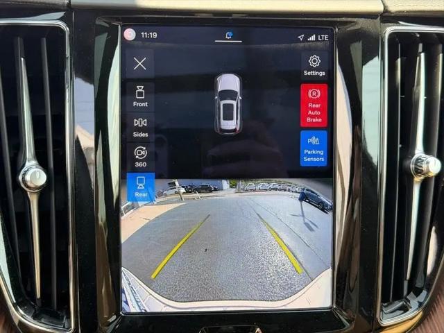 2023 Volvo XC60 B5 Ultimate Bright Theme