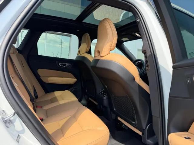 2023 Volvo XC60 B5 Ultimate Bright Theme