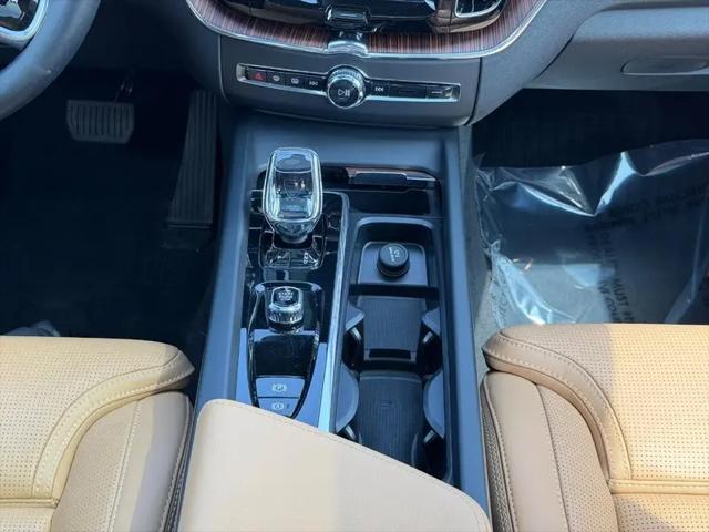2023 Volvo XC60 B5 Ultimate Bright Theme