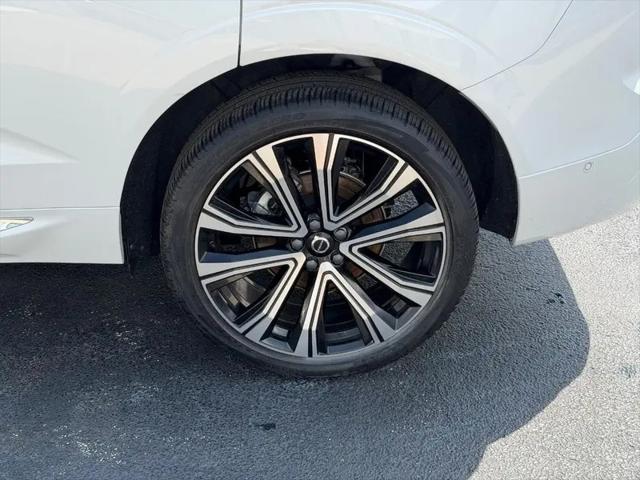 2023 Volvo XC60 B5 Ultimate Bright Theme