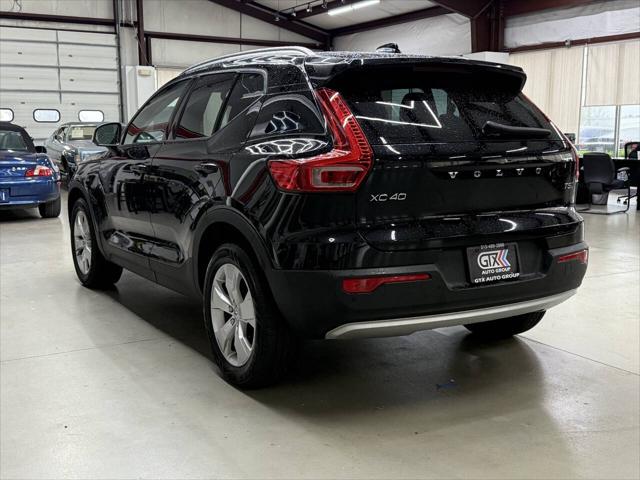 2022 Volvo XC40 T5 Momentum