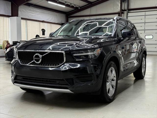 2022 Volvo XC40 T5 Momentum