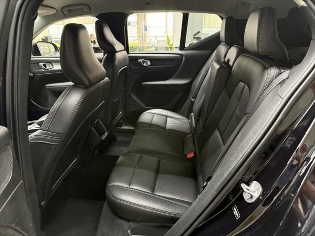 2022 Volvo XC40 T5 Momentum