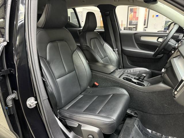 2022 Volvo XC40 T5 Momentum