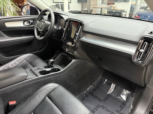 2022 Volvo XC40 T5 Momentum