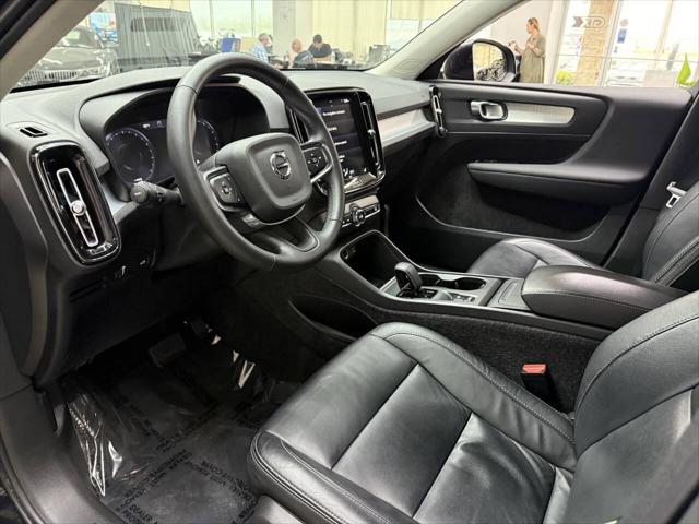 2022 Volvo XC40 T5 Momentum