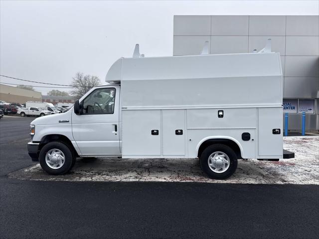 2026 Ford E-350 Cutaway Base