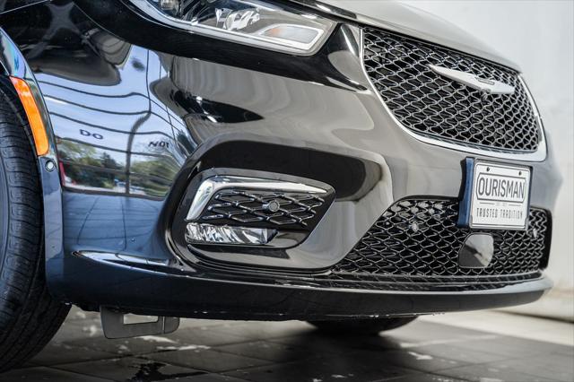 2026 Chrysler Pacifica Select AWD