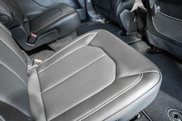 2026 Chrysler Pacifica Select AWD