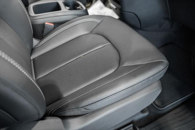 2026 Chrysler Pacifica Select AWD