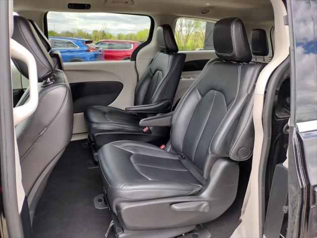 2024 Chrysler Pacifica Hybrid Select