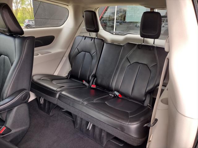 2024 Chrysler Pacifica Hybrid Select