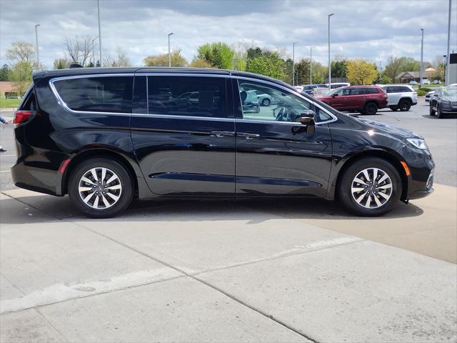 2024 Chrysler Pacifica Hybrid Select