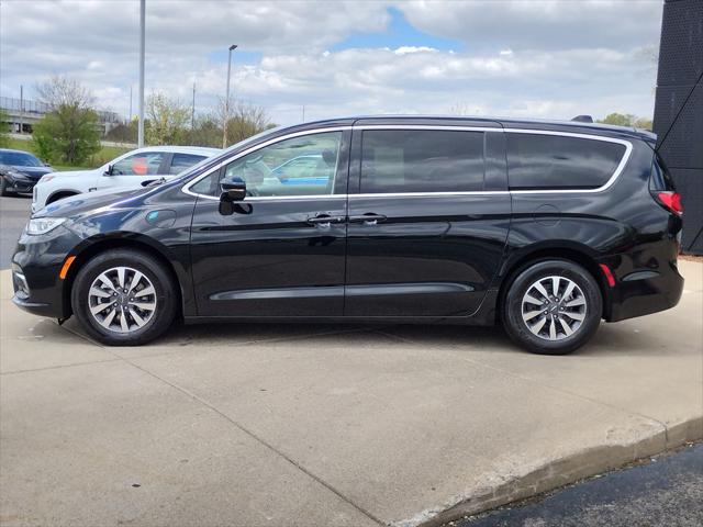 2024 Chrysler Pacifica Hybrid Select
