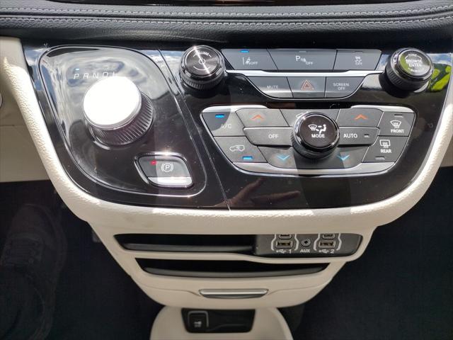 2024 Chrysler Pacifica Hybrid Select