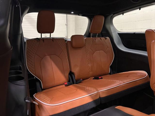 2024 Chrysler Pacifica Pinnacle AWD