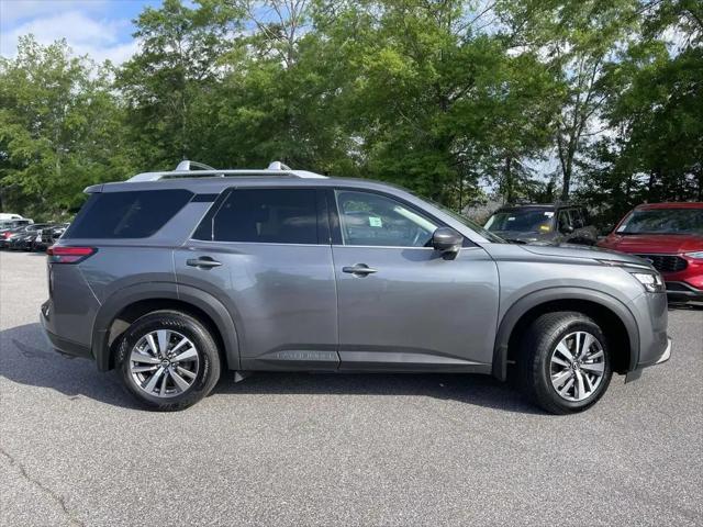 2024 Nissan Pathfinder SL FWD