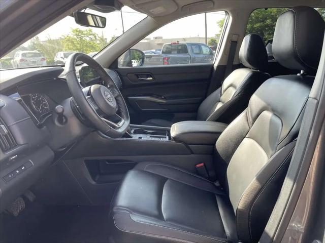 2024 Nissan Pathfinder SL FWD