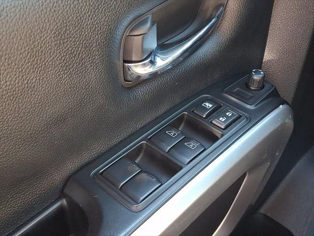 2023 Nissan Titan Crew Cab SV 4x2