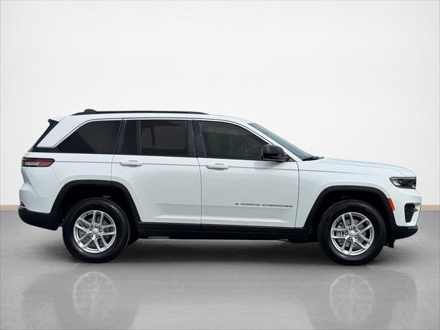 2026 Jeep Grand Cherokee Laredo 4x2