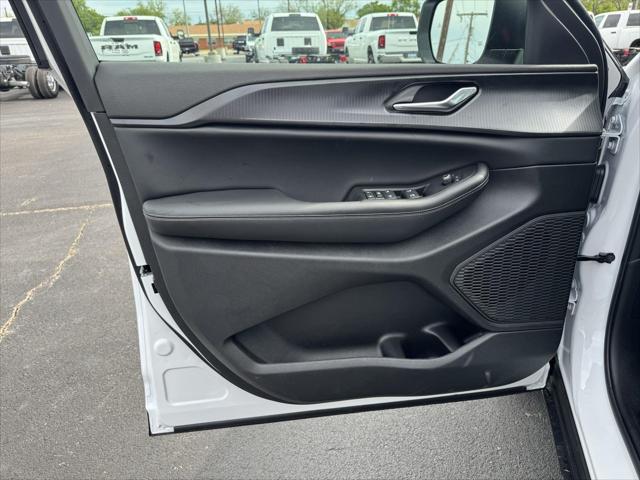 2026 Jeep Grand Cherokee Laredo 4x2