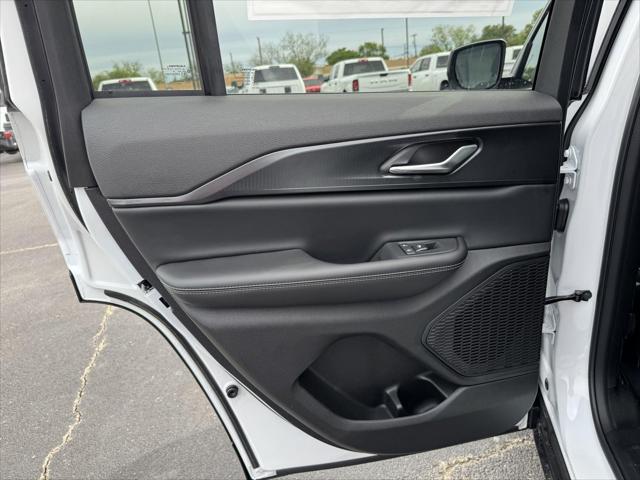2026 Jeep Grand Cherokee Laredo 4x2