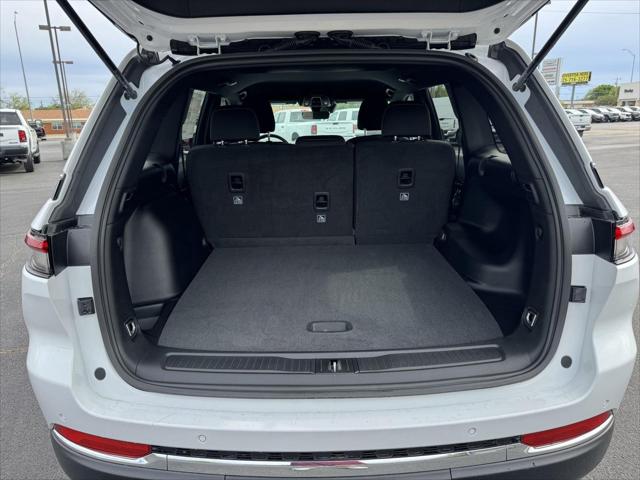 2026 Jeep Grand Cherokee Laredo 4x2