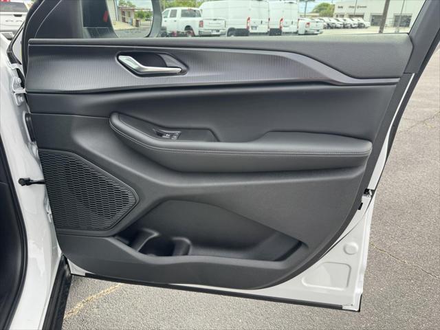 2026 Jeep Grand Cherokee Laredo 4x2