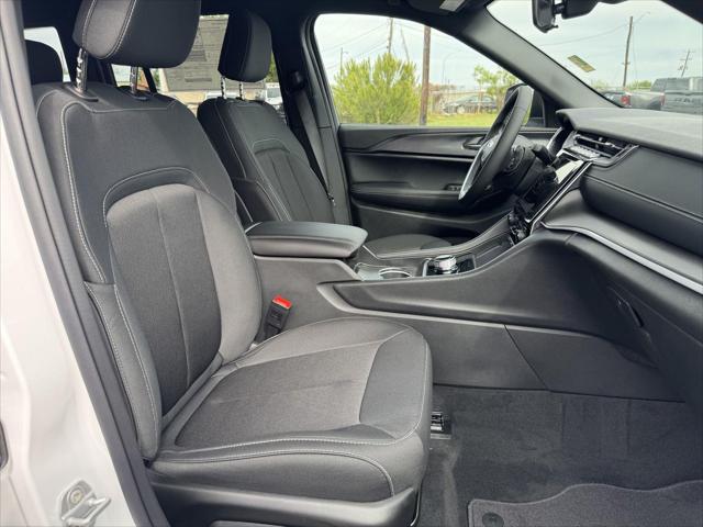 2026 Jeep Grand Cherokee Laredo 4x2