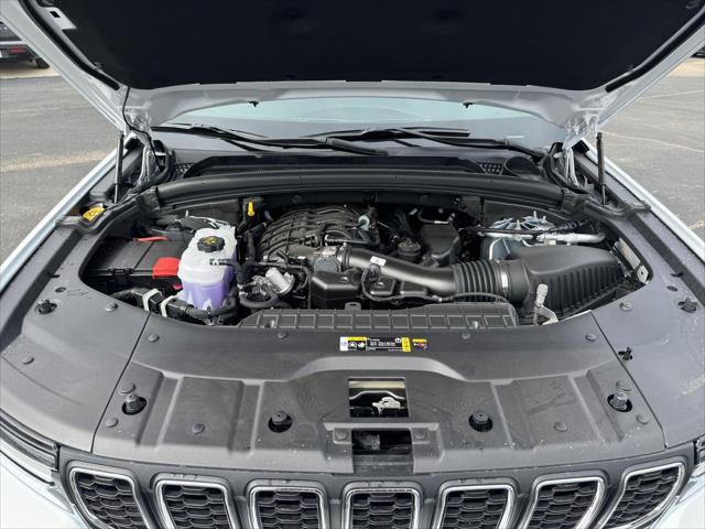 2026 Jeep Grand Cherokee Laredo 4x2