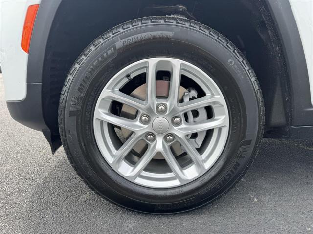 2026 Jeep Grand Cherokee Laredo 4x2