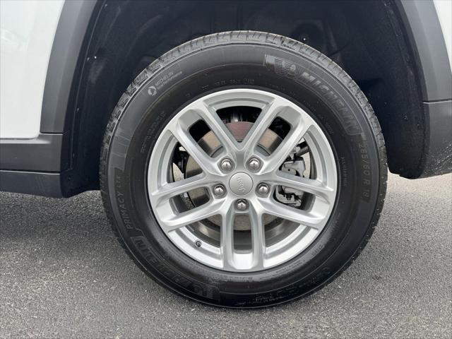 2026 Jeep Grand Cherokee Laredo 4x2