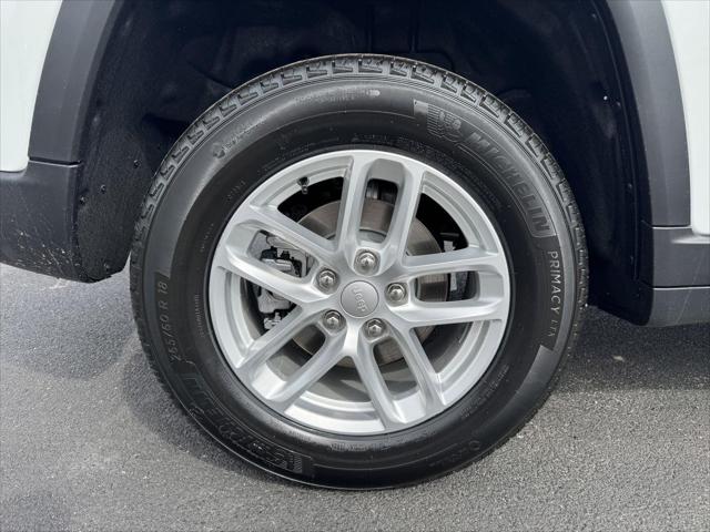 2026 Jeep Grand Cherokee Laredo 4x2