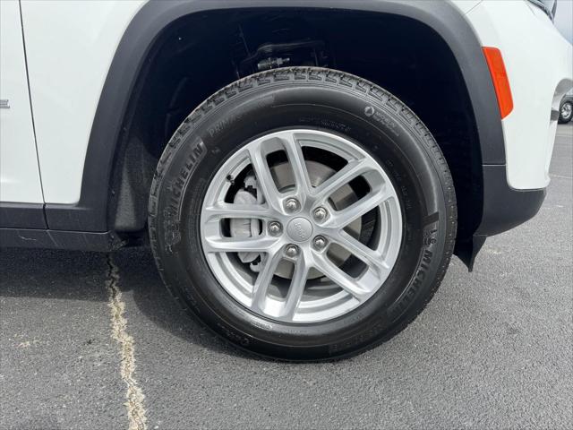 2026 Jeep Grand Cherokee Laredo 4x2