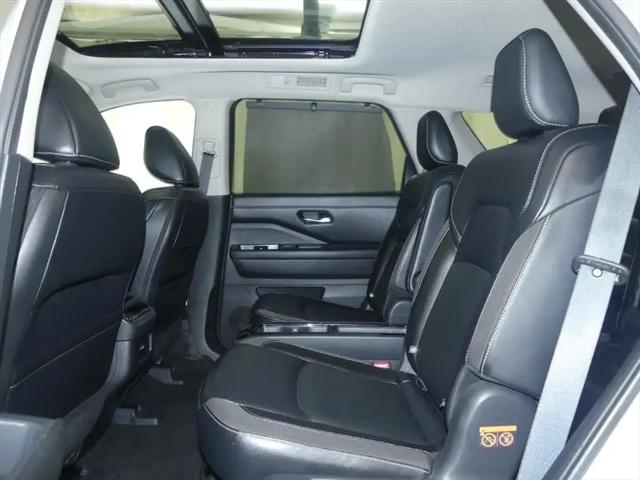 2023 Nissan Pathfinder SL 4WD