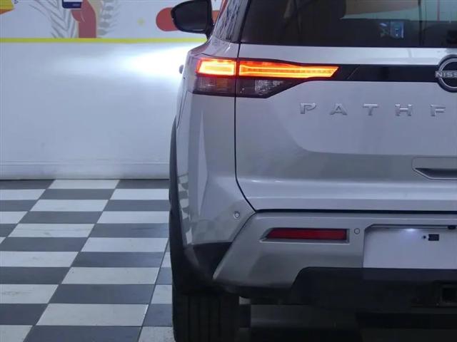 2023 Nissan Pathfinder SL 4WD