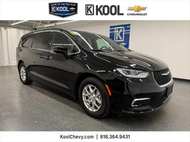2025 Chrysler Pacifica Select for sale in Grand Rapids, MI