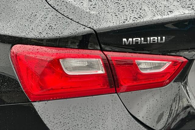 2022 Chevrolet Malibu FWD 1FL