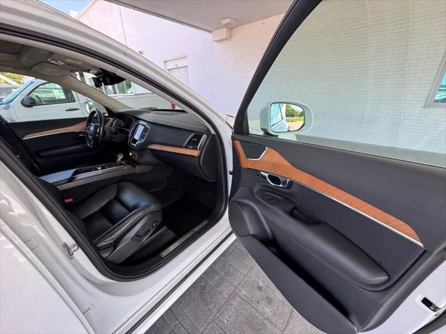2021 Volvo XC90 T6 Momentum 7 Passenger
