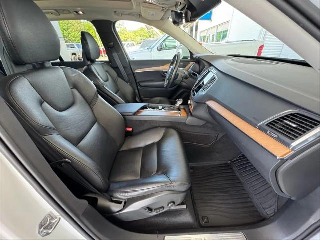 2021 Volvo XC90 T6 Momentum 7 Passenger