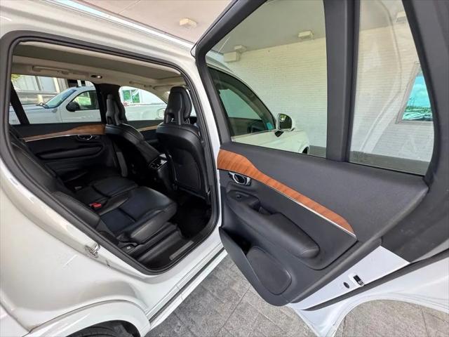 2021 Volvo XC90 T6 Momentum 7 Passenger