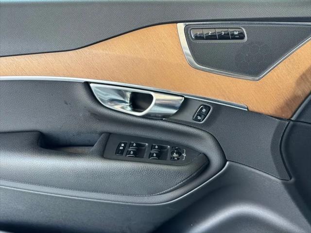 2021 Volvo XC90 T6 Momentum 7 Passenger