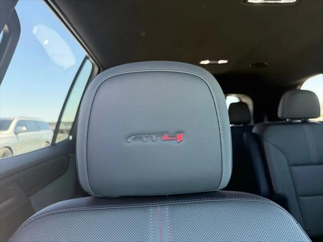 2024 GMC Acadia AWD AT4