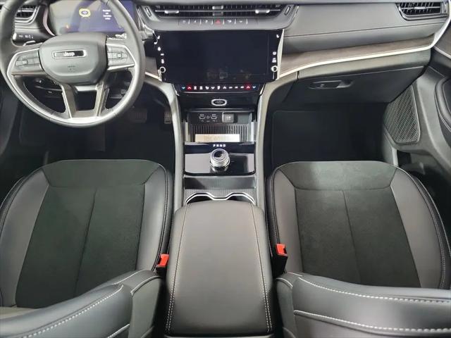 2026 Jeep Grand Cherokee L Altitude 4x2