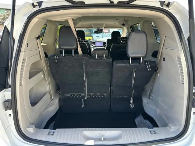 2022 Chrysler Pacifica Touring L