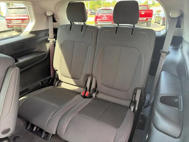 2024 Jeep Grand Cherokee L Laredo X 4x4